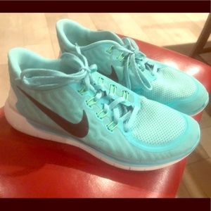 Teal Nike sneakers size 10